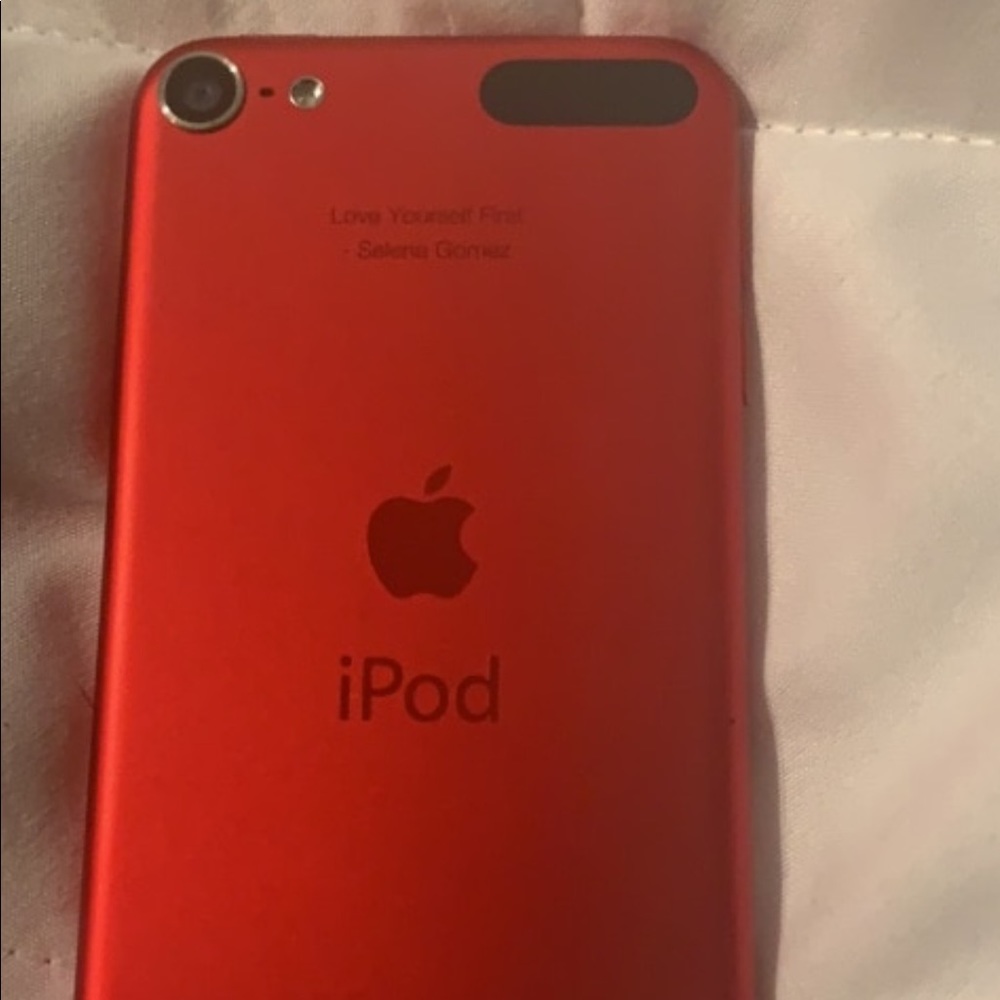 iPod Touch - Picture 2 of 3